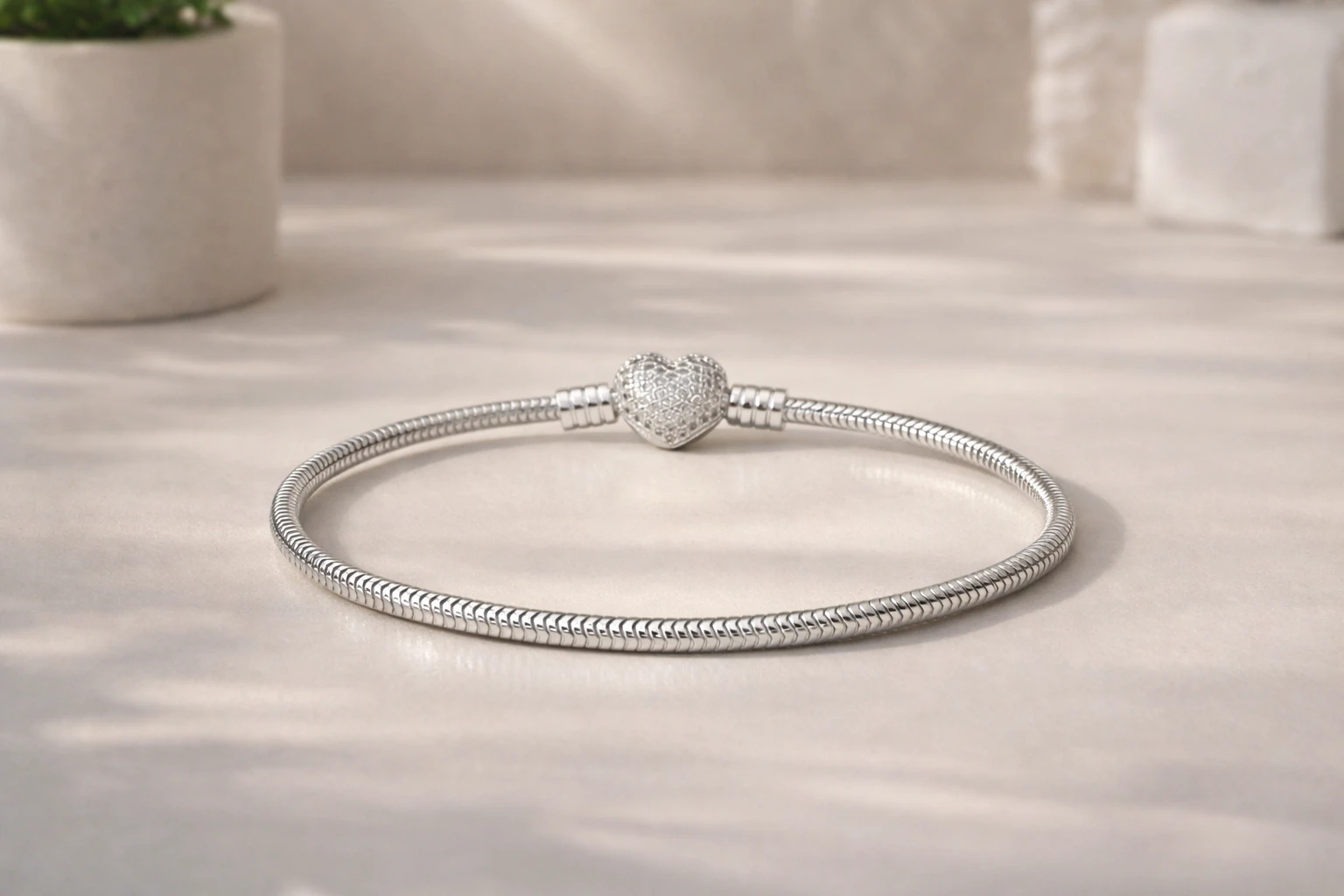 Pulseira de Prata 925 com Berloques em Coração e Zircônias: Estilo e Garantia